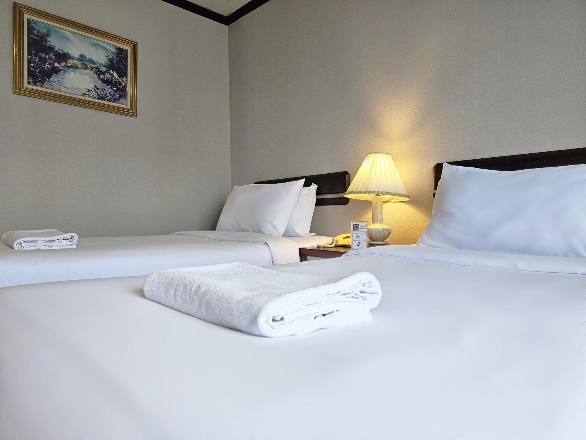 Alexander Hotel Банкок Екстериор снимка